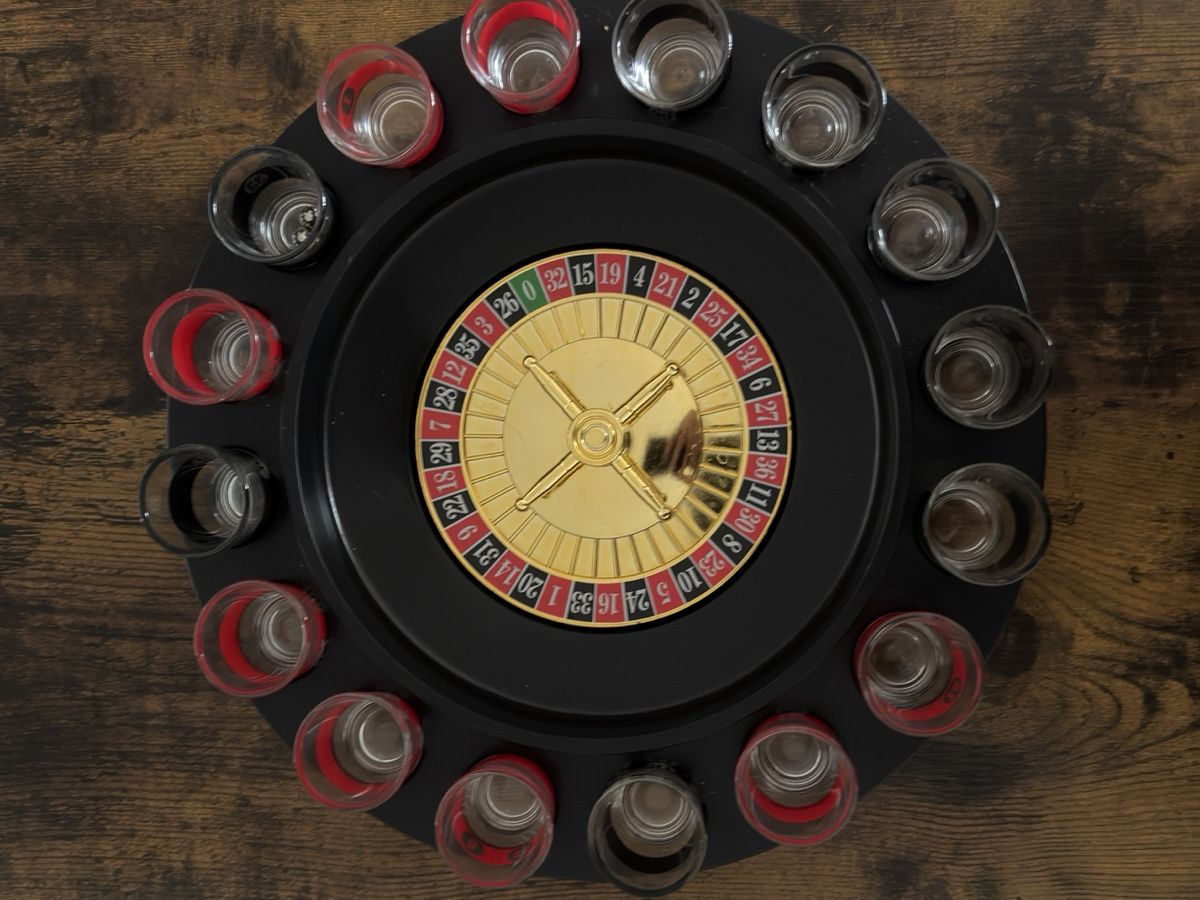 Spiele: Trinkspiel Roulette mit 16 Schnapsgläsern gebraucht – Neu (gemäss Beschreibung) aus Wetzikon ZH von ShopFaster
