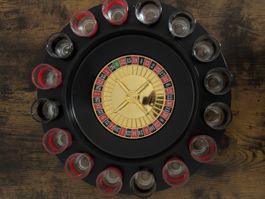 Trinkspiel Roulette mit 16 Schnapsgläsern gebraucht