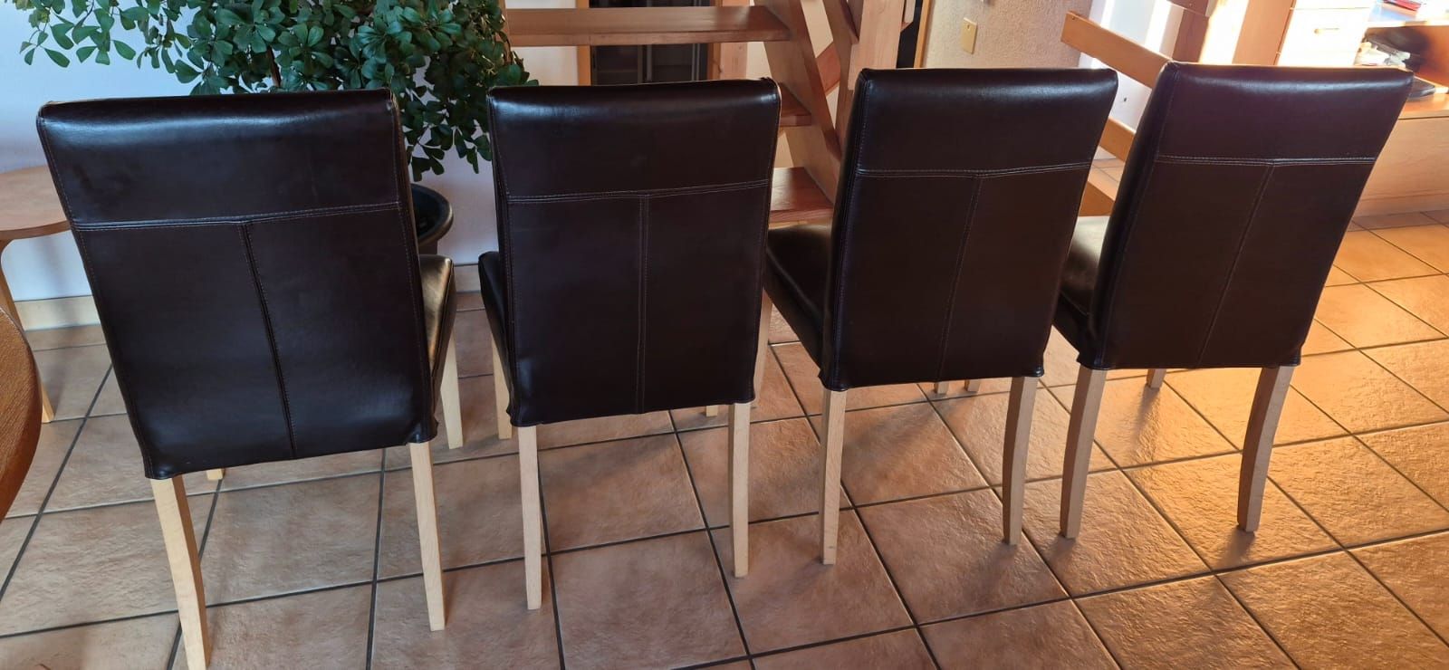 Ikea Stühle: Lederstühle Henriksdal – Gebraucht aus Kerzers von pet_w2sd 1