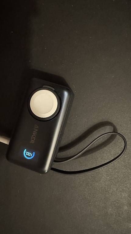 Accessori per Smartwatch: Apple Watch 10 mit Power Bank – Usato da Wettswil venduto da samuelvontobel 4