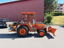 Kommunaltraktor Kubota B 8200 HD || 4x4 || Schneepflug