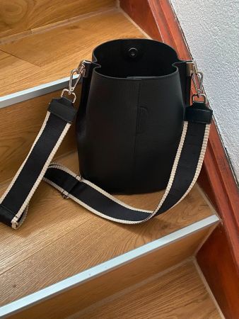 Damen Leder Tasche Schwarz mit Webband wie neu