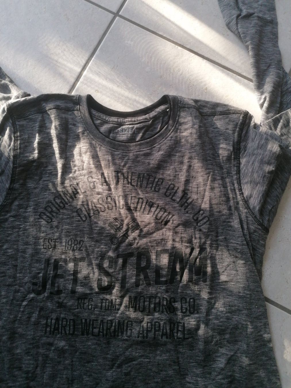 T-shirt: Neues Langarm Shirt Gr L – Nuovo (secondo la descrizione) da Lostorf venduto da Luelostorf 2