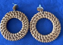 Chic für den Naturlook: Ohrringe in Rattan Optik, neu ☀️