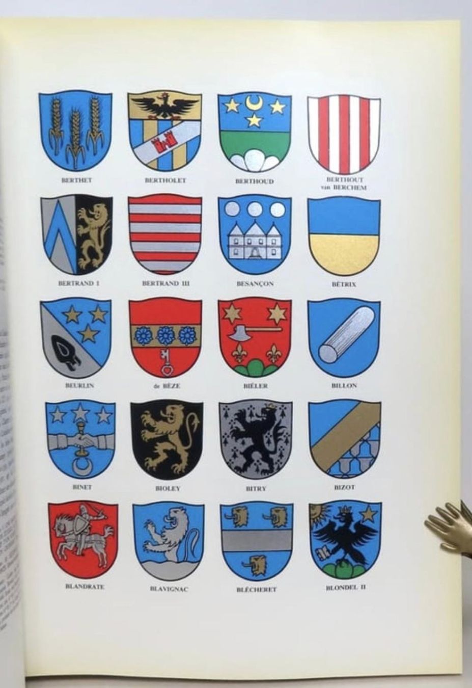 Bücher: Armorial genevois – Gebraucht aus Le Locle von LibrairieLaBergerie 1