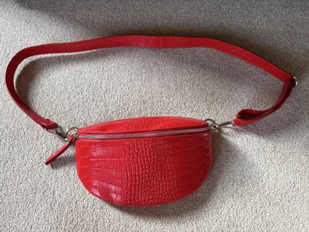 Gürteltasche, Bauchtasche, Umhängetasche rot Leder wie neu