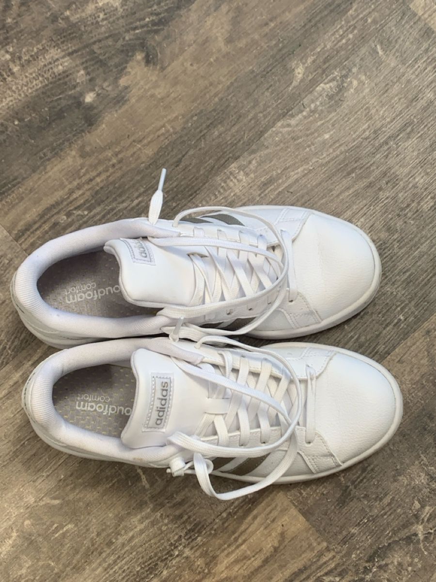 Adidas Scarpe da donna: Baskets Adidas blanches confortables taille 40, parfaites po – Usato da Courtelary venduto da joliman 1