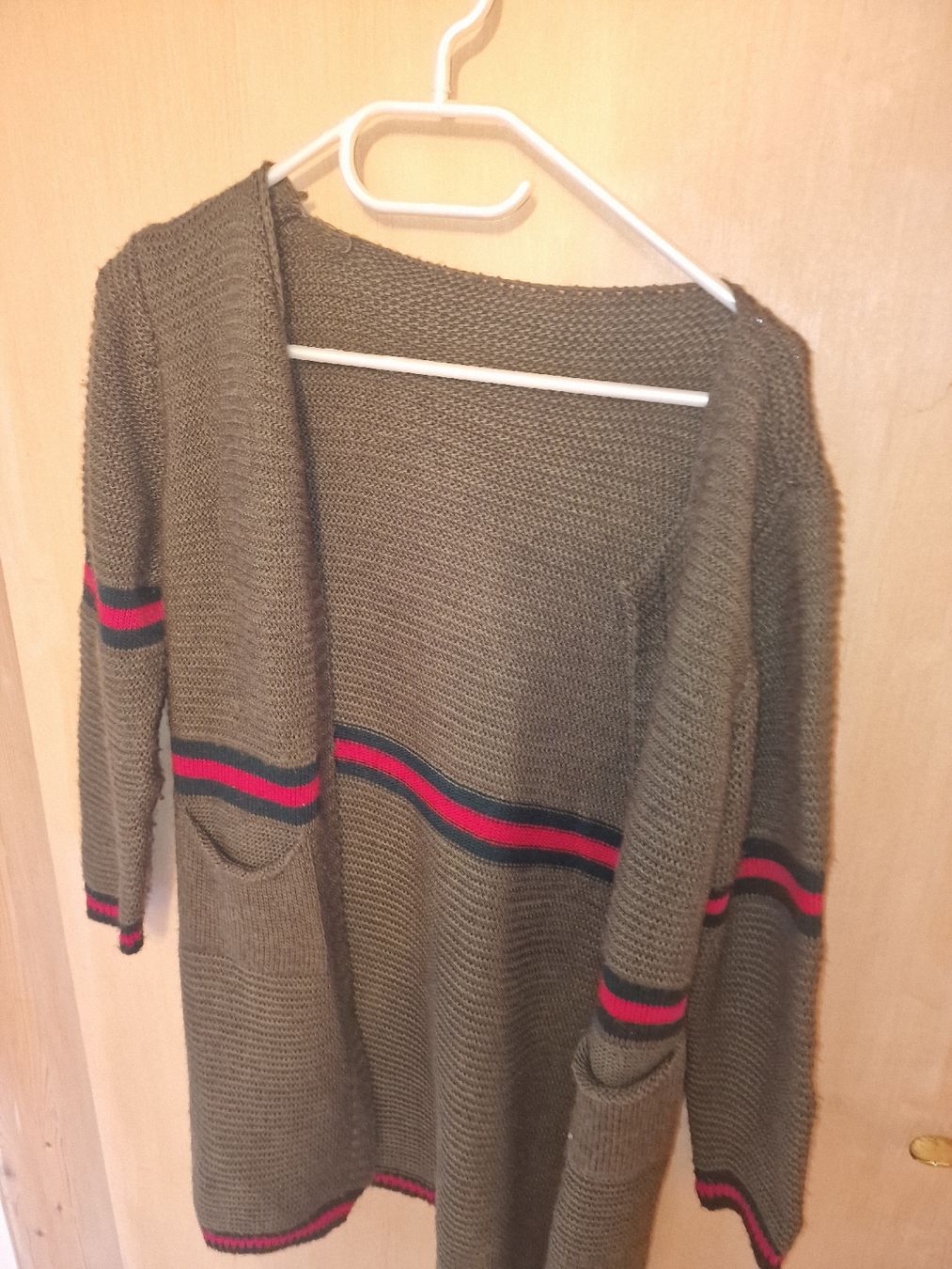 Giacche: Damen Strickjacke, Khaki mit Streifen – Difettoso da Winterthur venduto da Winti1993