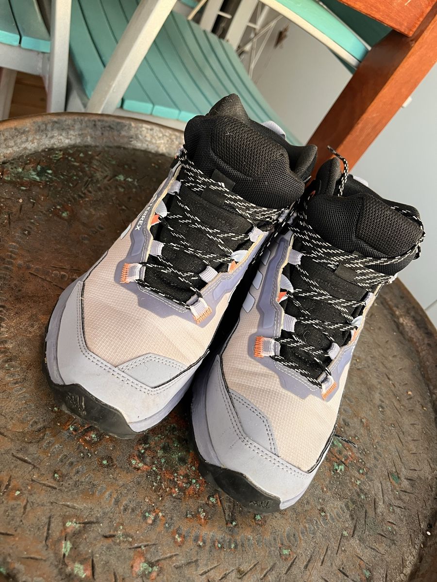 Adidas Chaussures femmes: Wanderschuh Adidas Terrex AX4 Mid GTX – D'occasion à Zollikofen par sidefiin1980