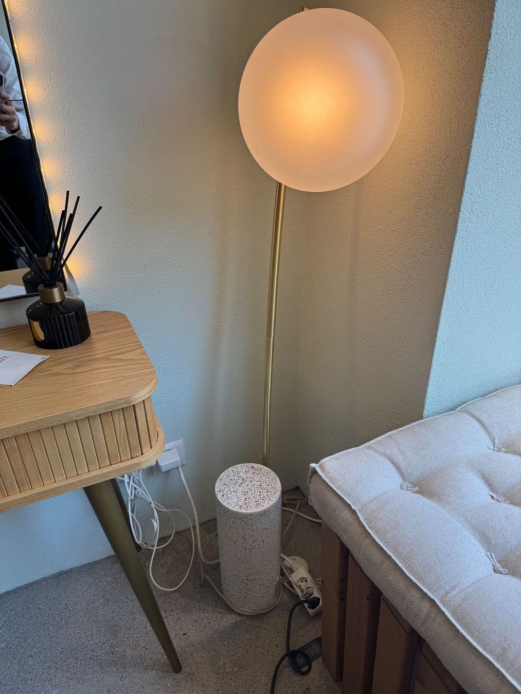 Westwing Lampes: Stehleuchte Westwing mit Steinsockel – D'occasion à Zürich par christof_23