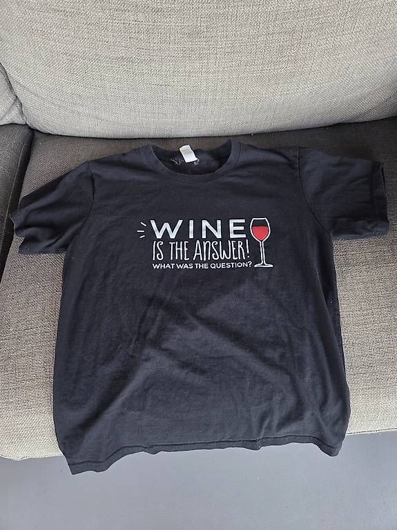 Kleiderpakete: 3 T-Shirts Gr. S/M im Set mit Sprüchen – Gebraucht aus Winterthur von Janine18 1