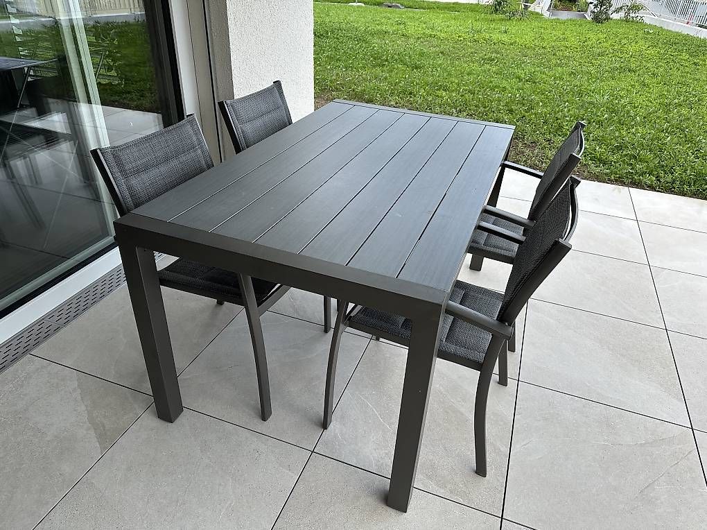 Set di tavolo e panche: Gartentisch mit 4 Stühlen – Usato da Uzwil venduto da nana.93