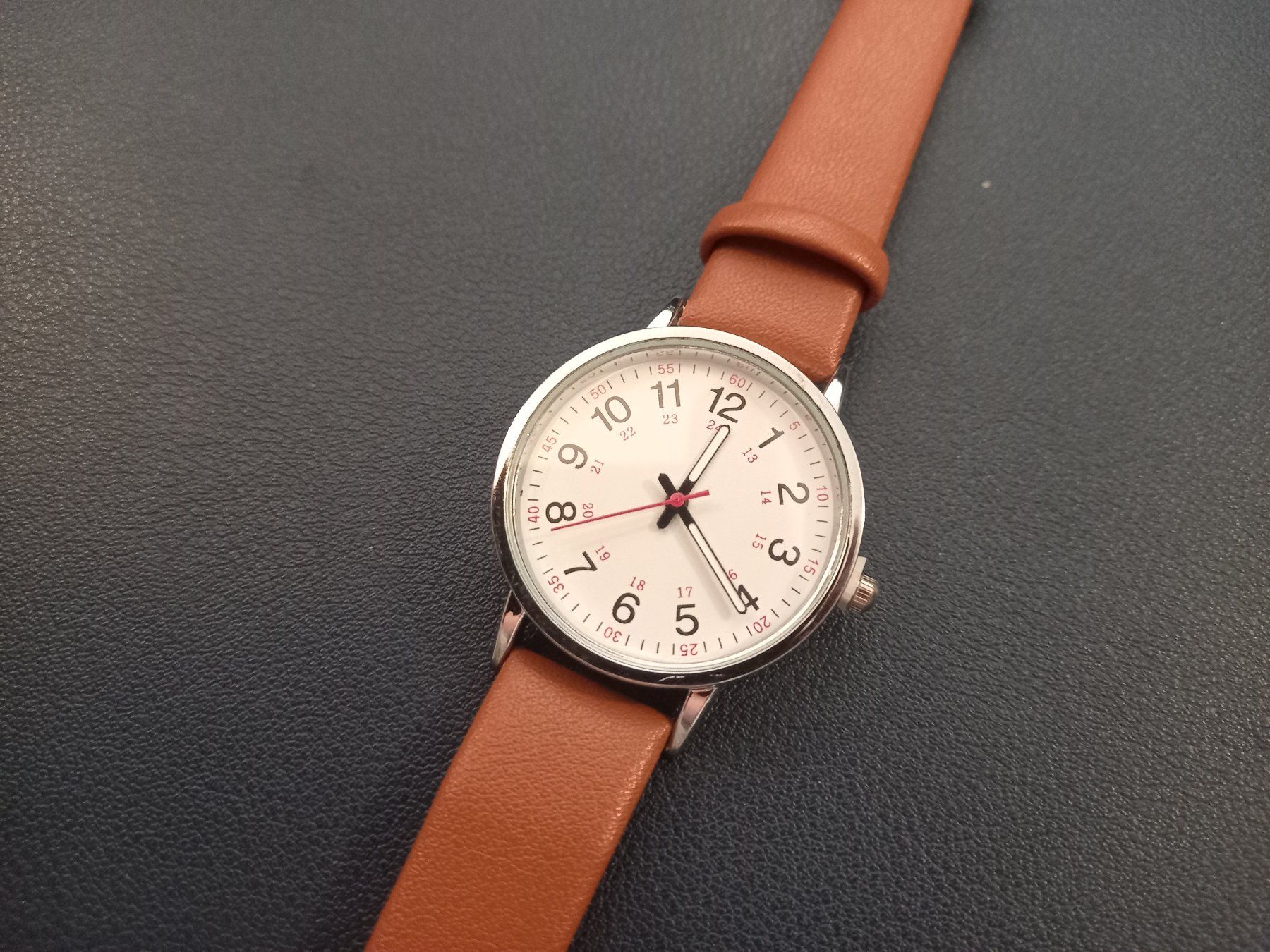 Uhren: Quarz-Armbanduhr braunem PU-Lederarmband - Montre bracecet – Neu und originalverpackt aus Lausanne von novastoris