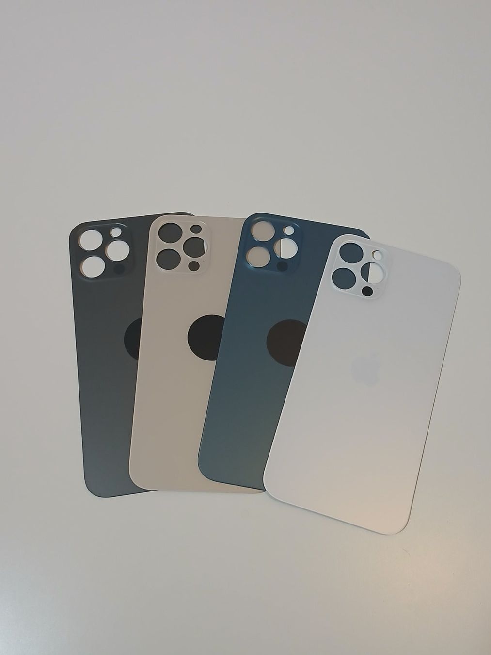 Apple Cover & Protezioni schermo: Coque arrière Iphone 12 Pro – Nuovo e nell'imballaggio originale da Leukerbad venduto da wor_sf98