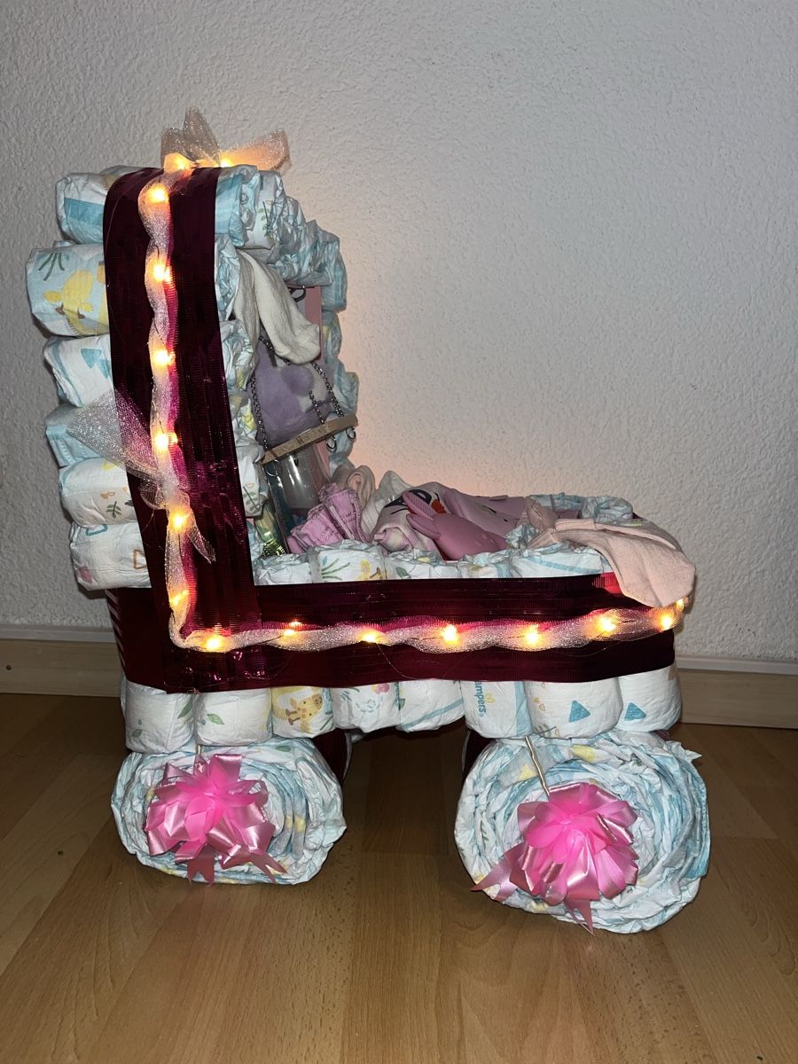 Lotti & Set di vestiti: Windeltorte Mädchen zur Geburt oder Taufe, Handarbeit! – Nuovo e nell'imballaggio originale da Eschlikon TG venduto da murati123 3