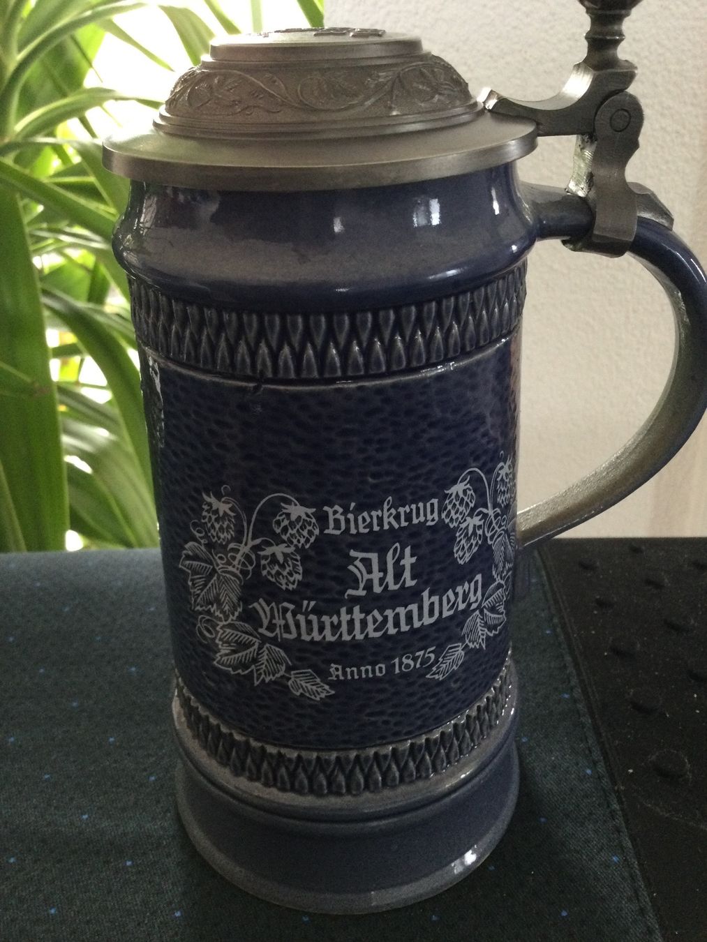 Contenitori & Simili: Bierkrug Dinkelacker, mit Zinndeckel / neu – Nuovo (secondo la descrizione) da Altnau venduto da corinna_oe 1
