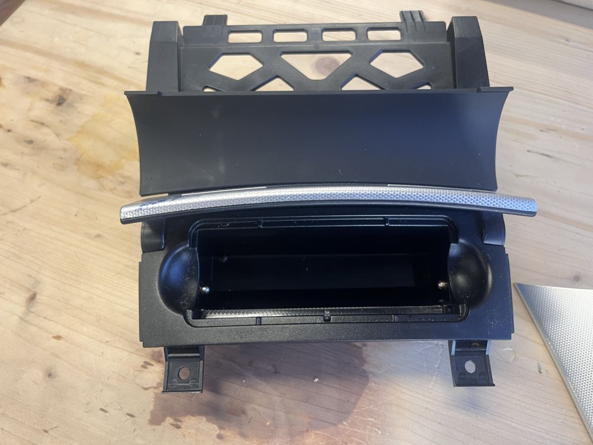 Audi Toutes les pièces auto: Garniture interne Audi A3/S3/Rs3 8P – D'occasion à Lausanne par kamikazy 4