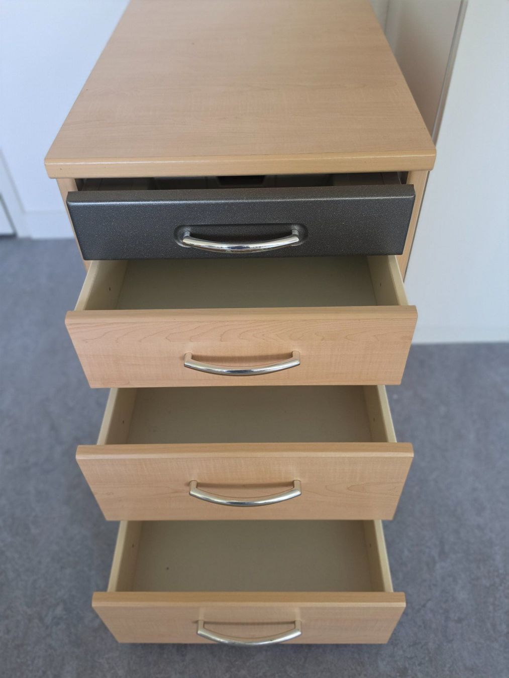 Commodes: Schubladencontainer 4 Schubladen, Korpus – D'occasion à Steffisburg par rop_5zpp 2