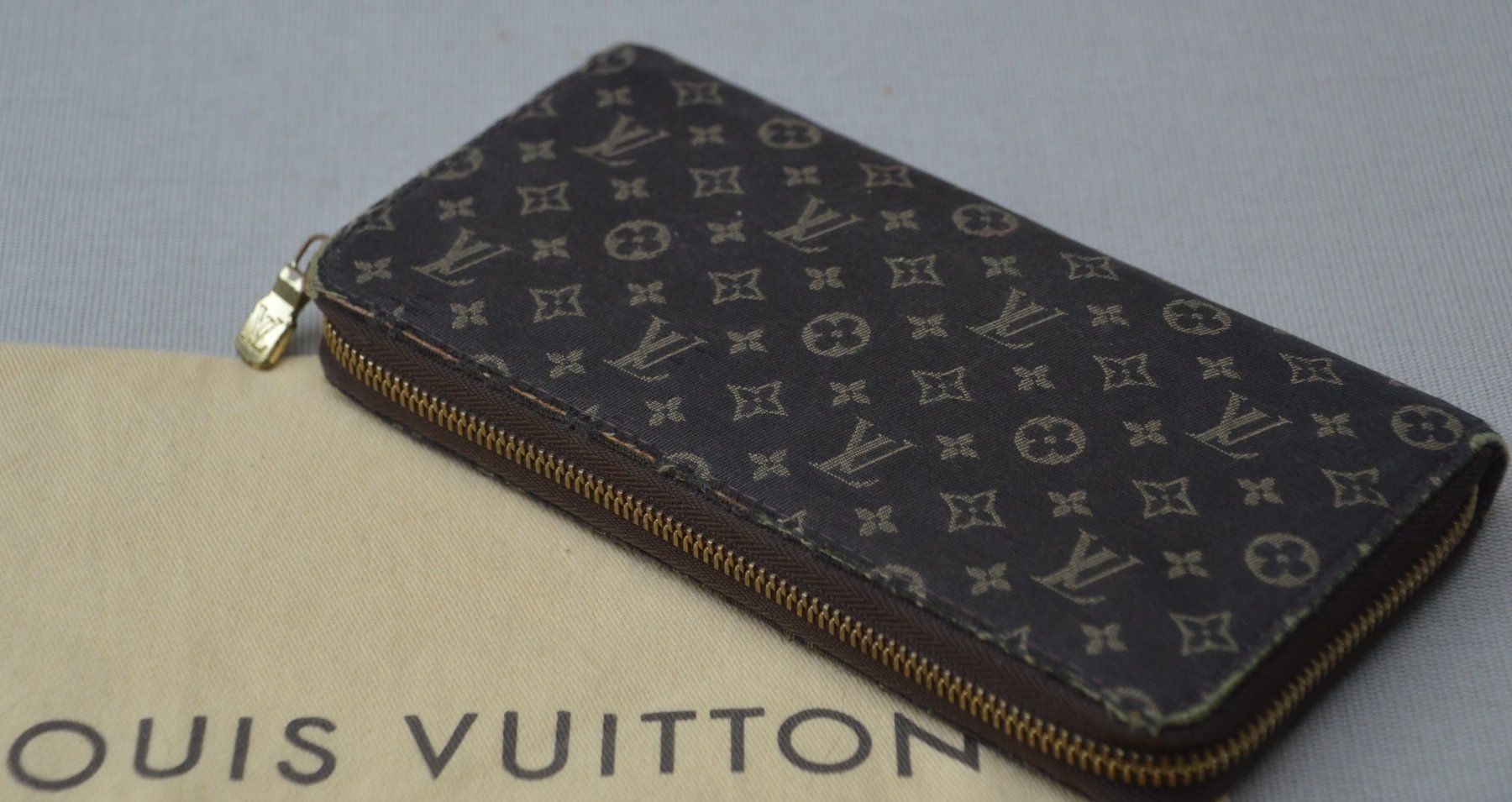Louis Vuitton Portamonete: Louis Vuitton Ebene Monogram Mini Lin Zippy Wallet – Usato da Collonges venduto da arashee 2