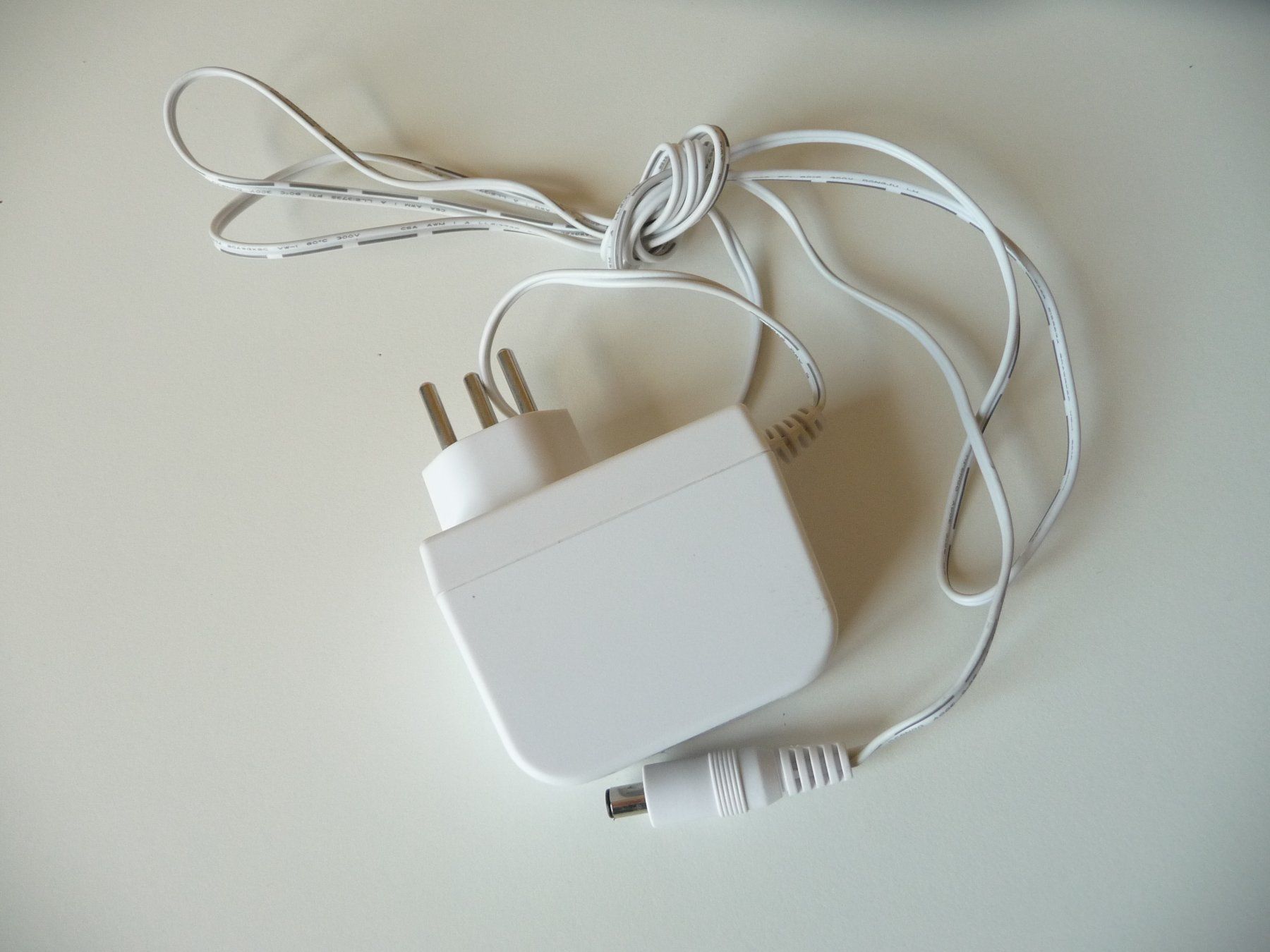 12V-GS - Adapter 2 Ampere, Input 100-240V WS (DSA-24PFD-15) (Gebraucht ...