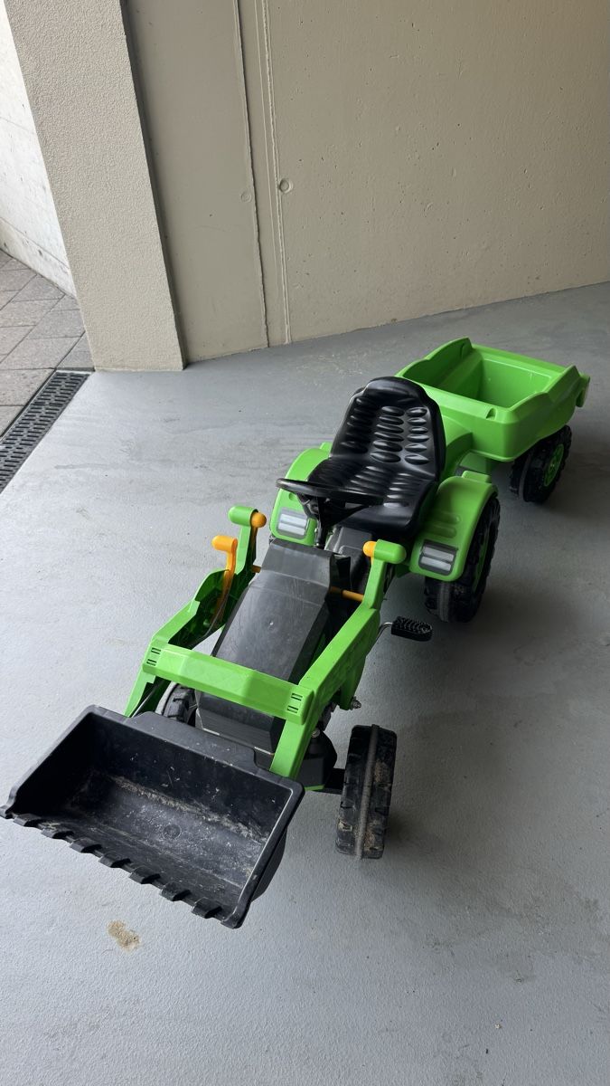 Veicoli per bambini: Kinder Traktor mit Anhänger – Usato da Meierskappel venduto da Fr77 1