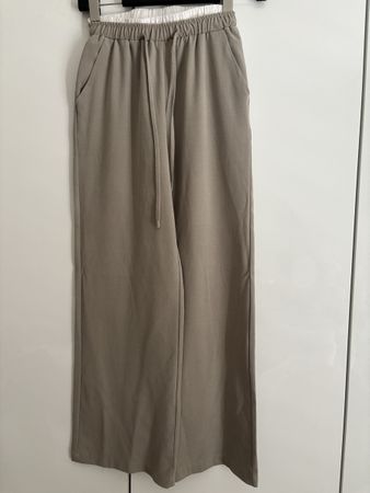 Set aus drei Stoffhosen Grösse 34
