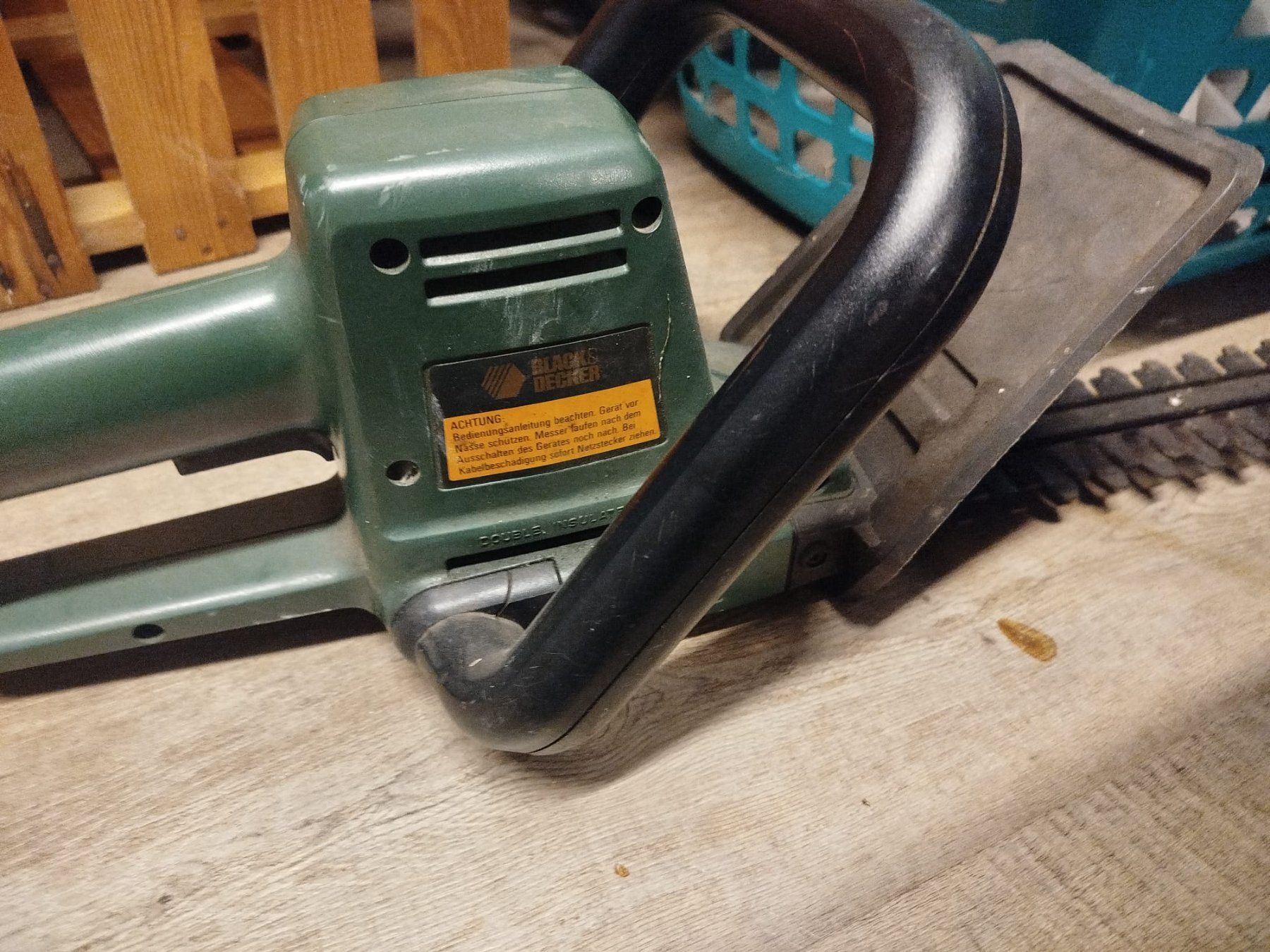 Tutte le macchine: Gartenschere Bosch AHS 480-24 und Black & Decker – Usato da Horgen venduto da Vladi