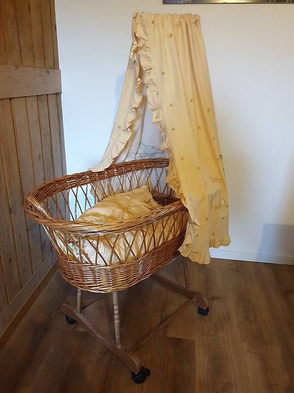 Wiegen & Stubenwagen: Lit bébé (Moïse) – Gebraucht aus Romanens von oov_2jh7