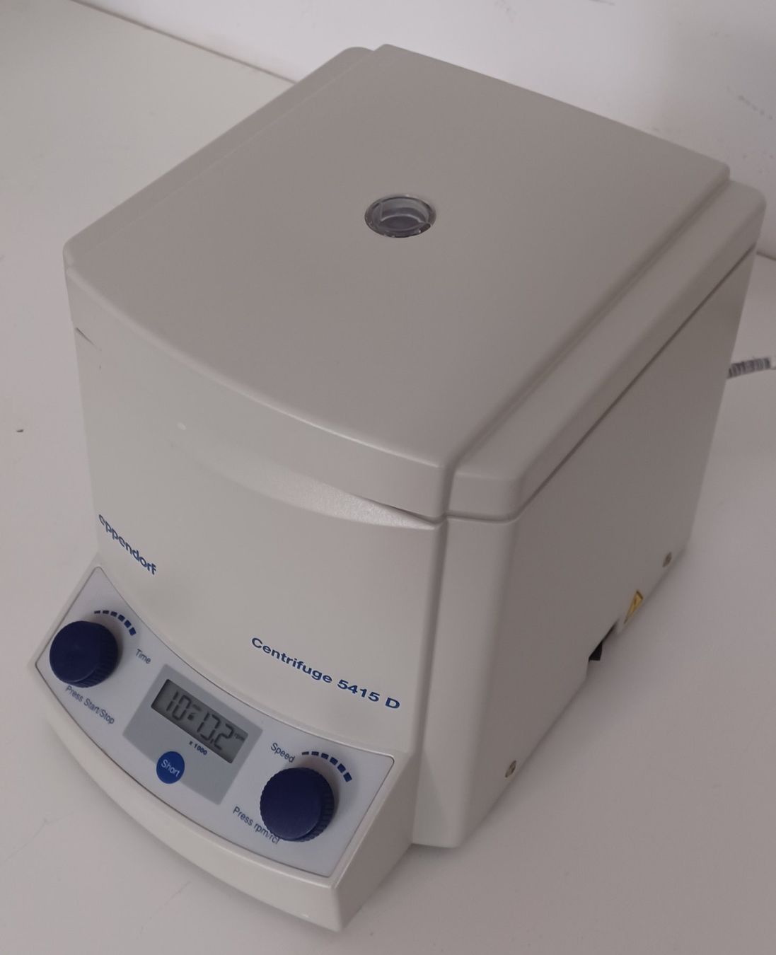 Accessori da laboratorio: Eppendorf 5415 D – Usato da Niederdorf venduto da LeptonAG_Labor