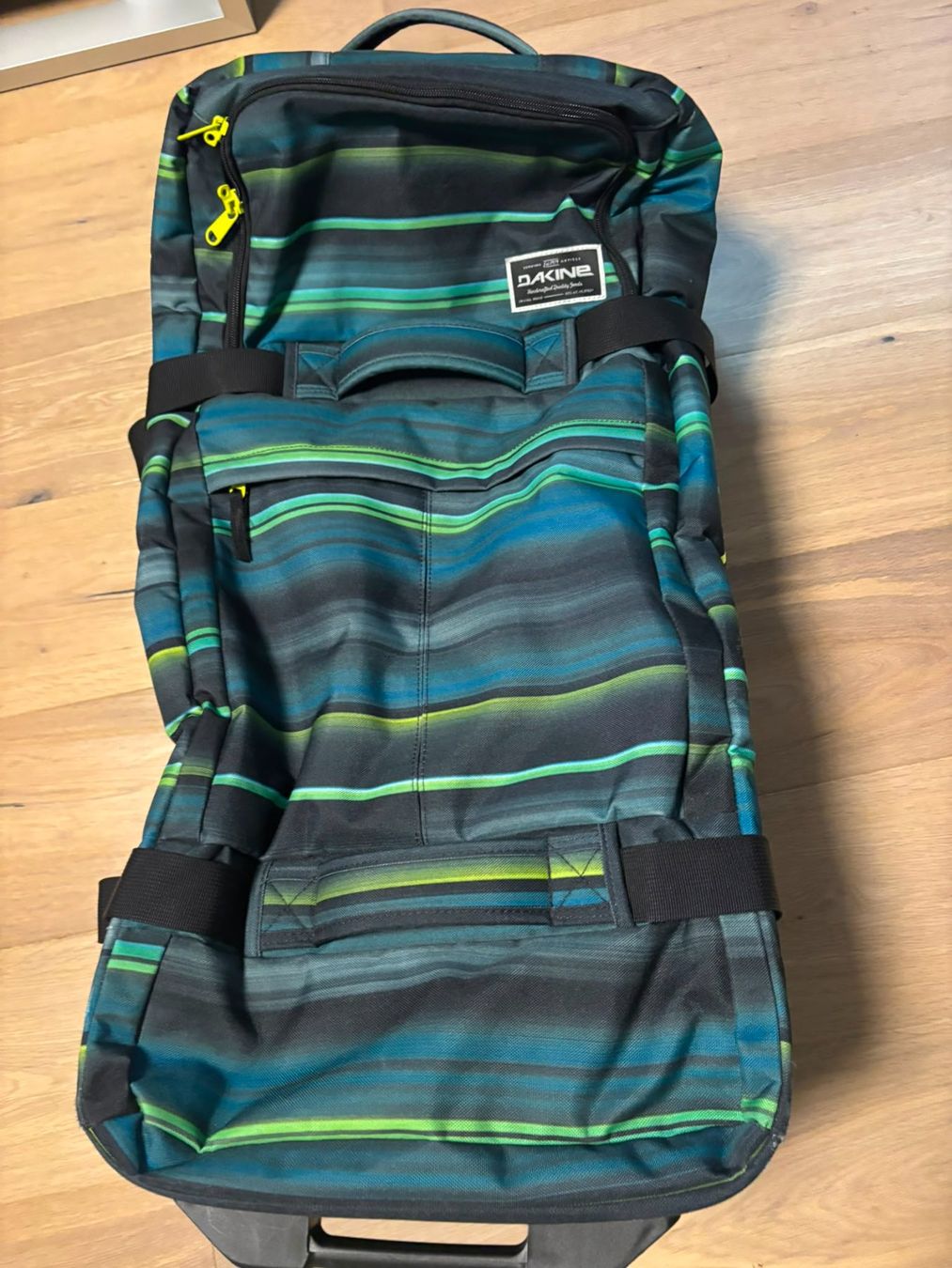 Koffer & Taschen: Dakine Reisekoffer mit Räder – Gebraucht aus Birmenstorf AG von Sail13 1