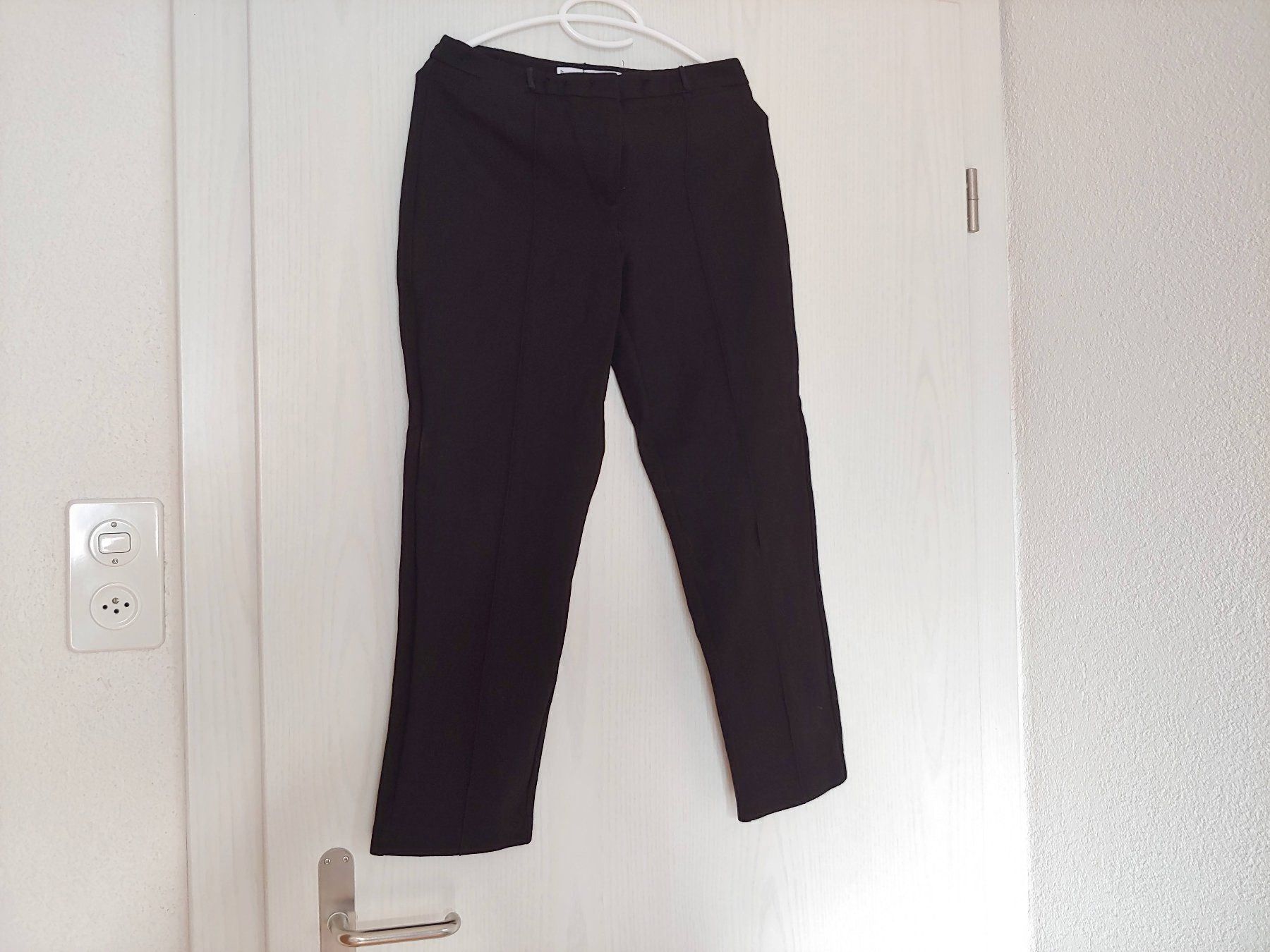 Mango Pantaloni: Hose von Mango, Gr. 36, mit Bundfalte – Usato da Suhr venduto da andreas_2008