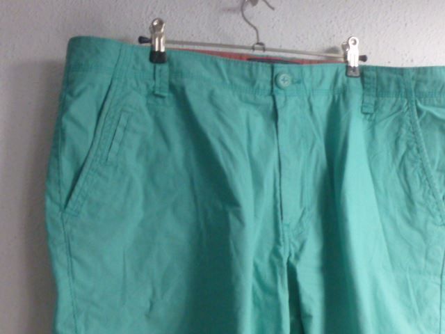 C&A Hosen: Bermuda Hose Grün Gr. 42,  NEU – Neu (gemäss Beschreibung) aus Hinwil von Glasperlen 3