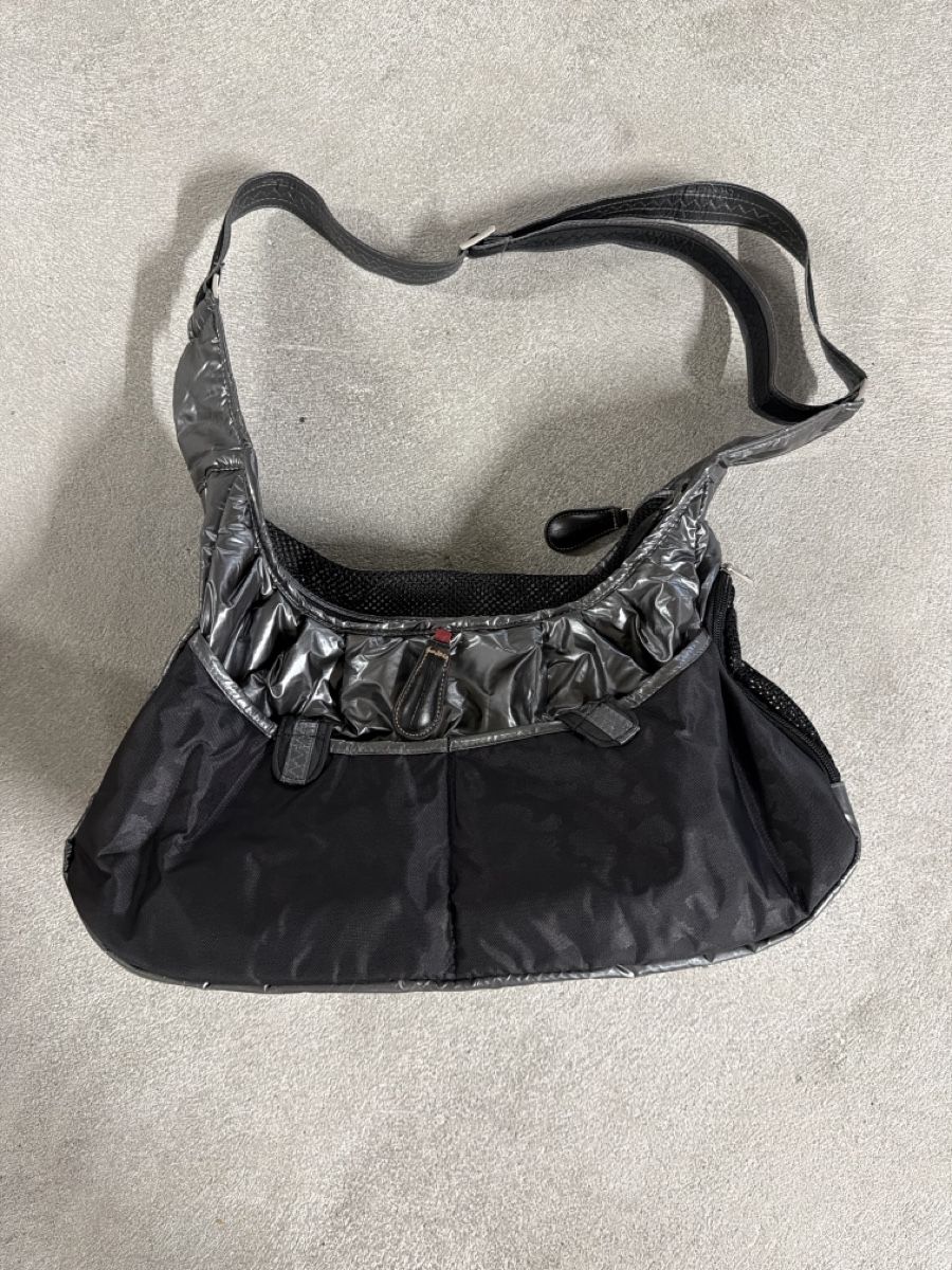 Taschen für Damen: Hundetasche 1 mal gebraucht  – Gebraucht aus Gontenschwil von Yoyo7555