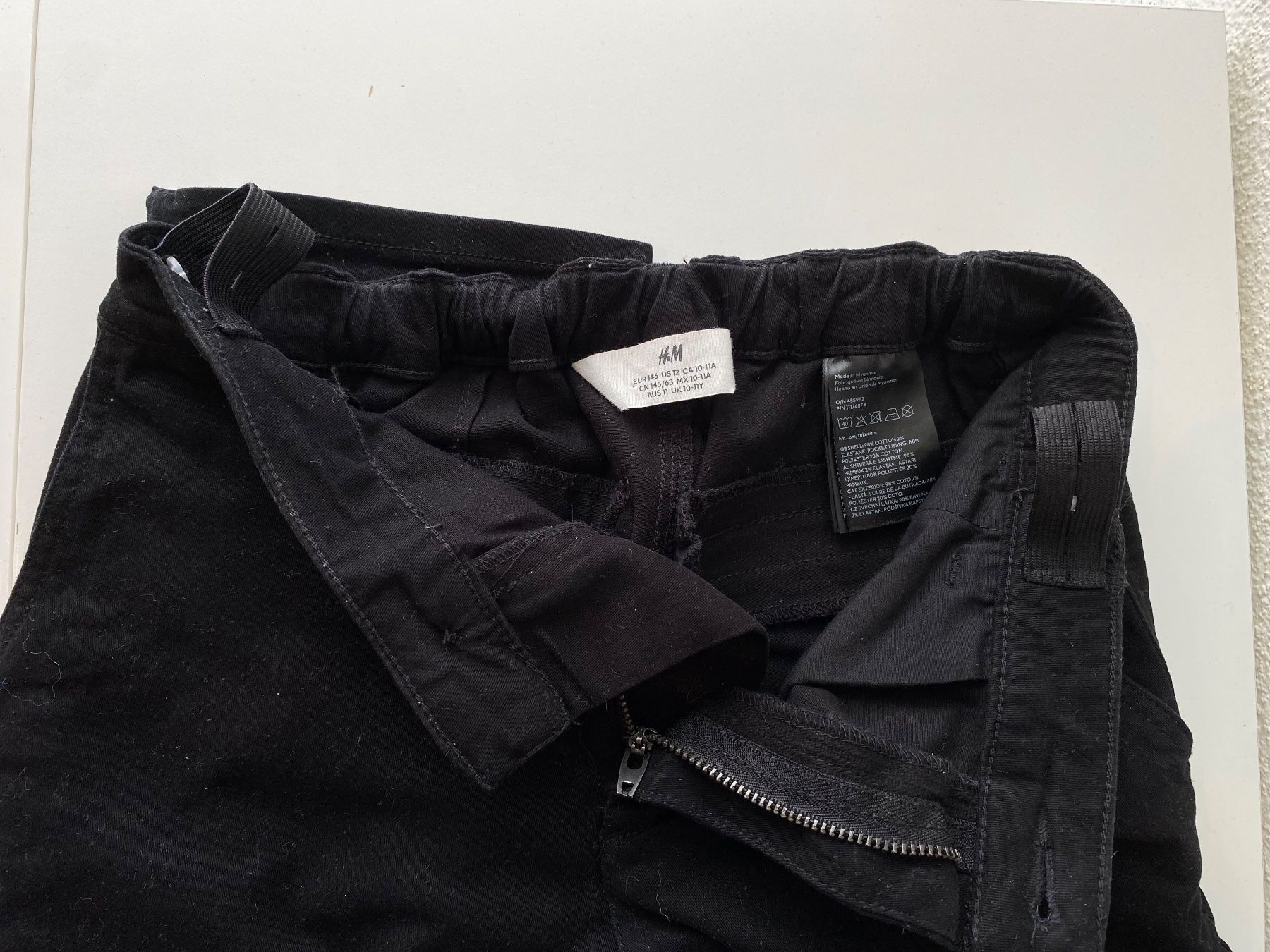 H&M Pantaloni: H&M Chino Hose schwarz 146 – Usato da Mellingen venduto da noencuentro 3