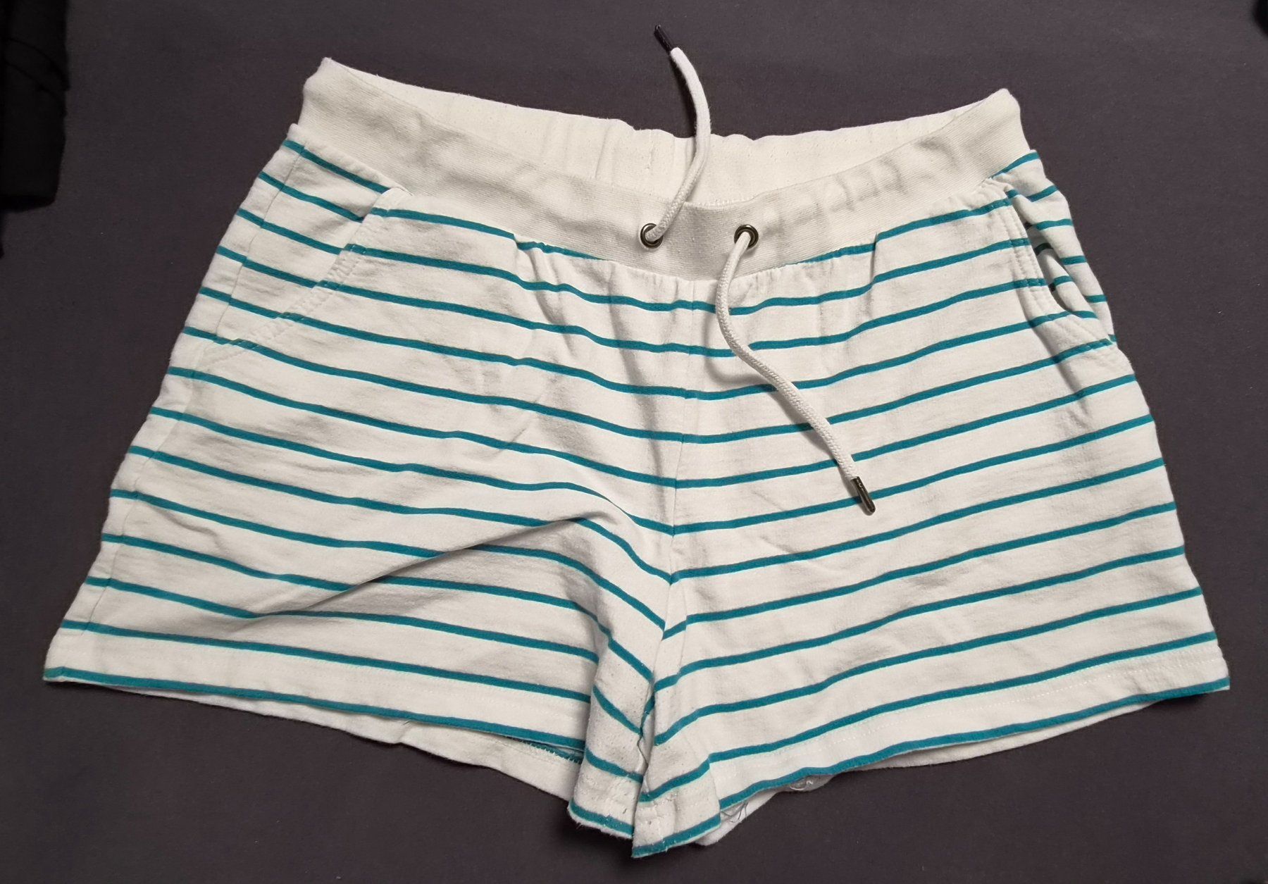 Pantaloni: Kurze Hose von esmara – Usato da Itingen venduto da Claudia.E