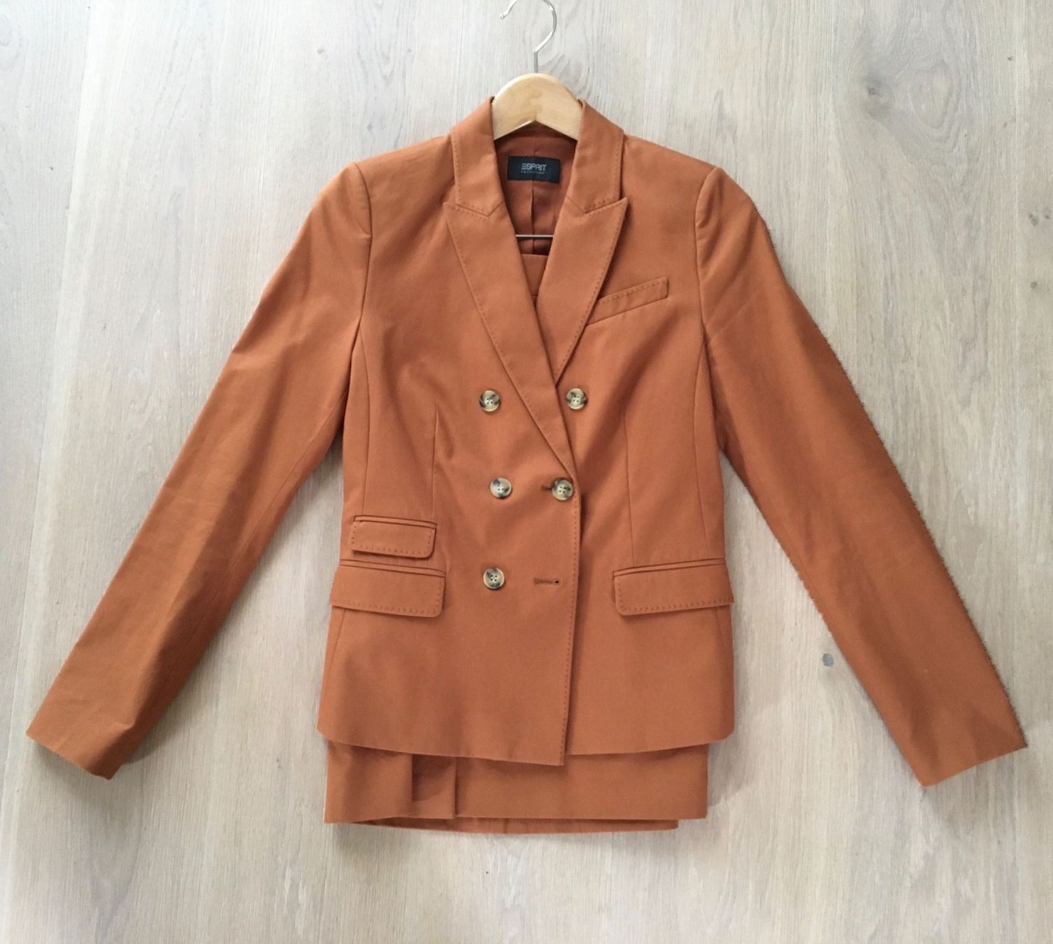 Esprit Completi & Tailleur: Neuer Anzug der Marke Esprit Grösse 34 & 36 – Nuovo (secondo la descrizione) da Winkel venduto da Flyhy2020