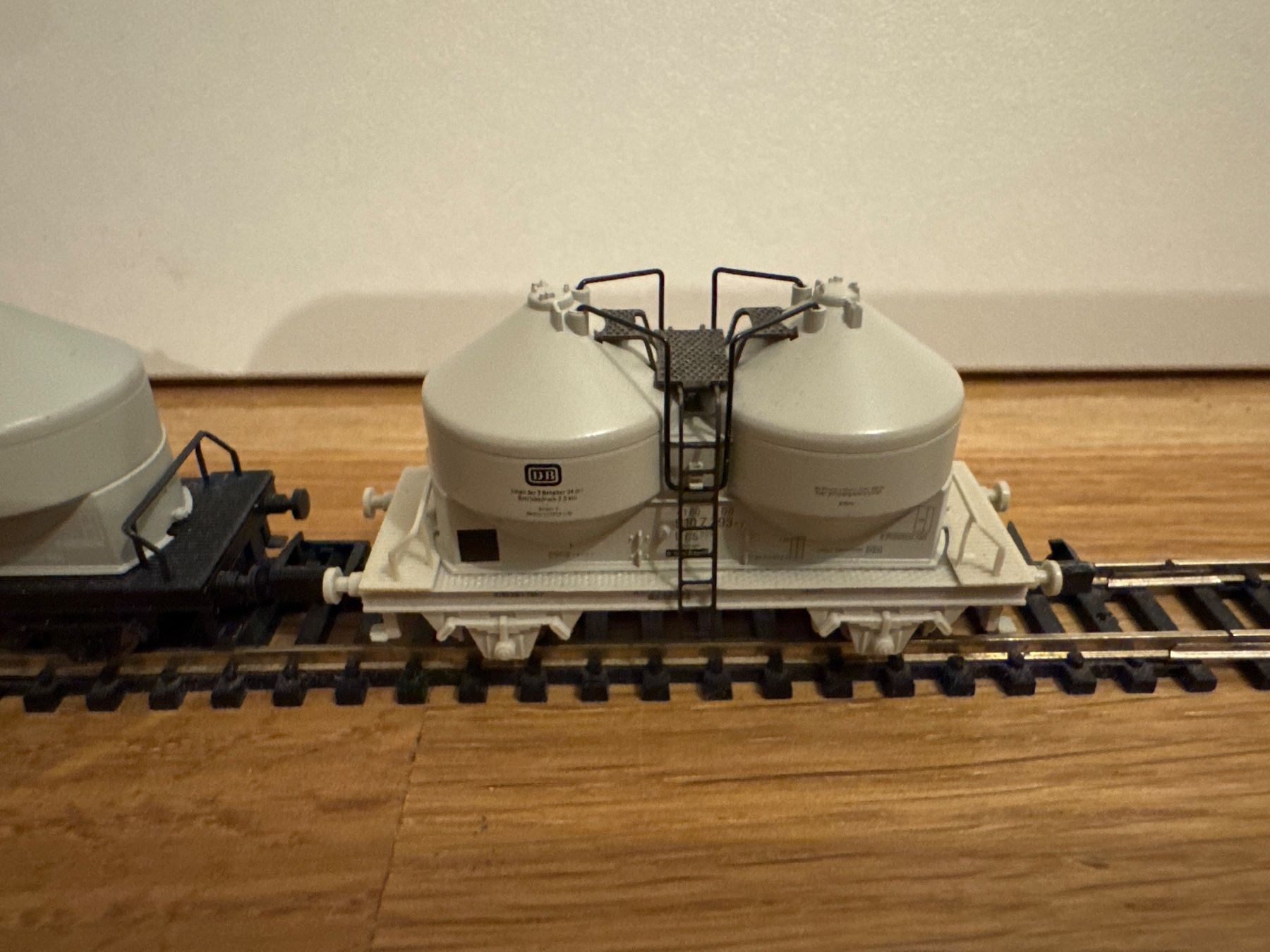 Arnold Modellini di ferrovie: Arnold DB Staubbehälter Wagen Set – Nuovo (secondo la descrizione) da Schlierbach venduto da Look8 3
