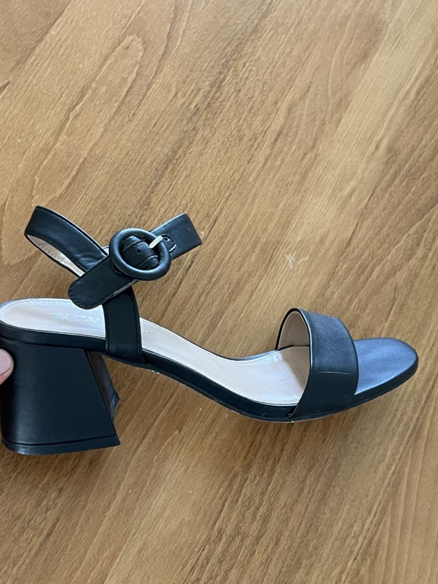 Scarpe da donna: Schwarze Sandalen mit Blockabsatz Grösse 37 – Usato da Zürich venduto da fer_5h7x 5