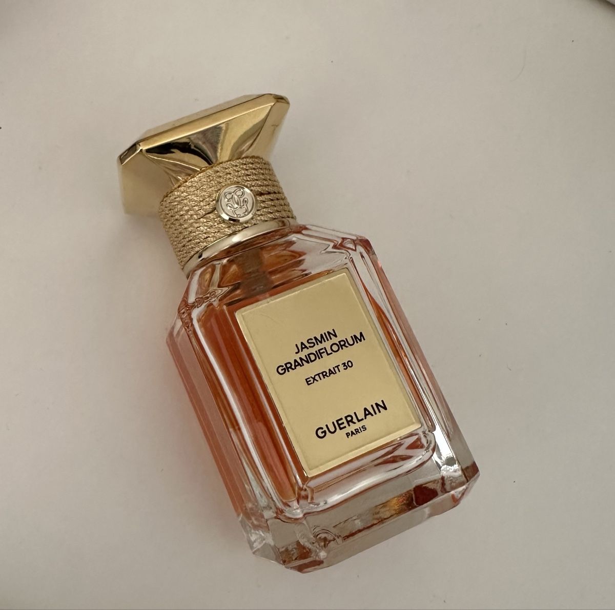 Guerlain Profumi & Eau de Toilette: GUERLAIN JASMIN GRANDIFLORUM EXTRAIT 30 – Usato da Täuffelen venduto da RoyaltyBrown