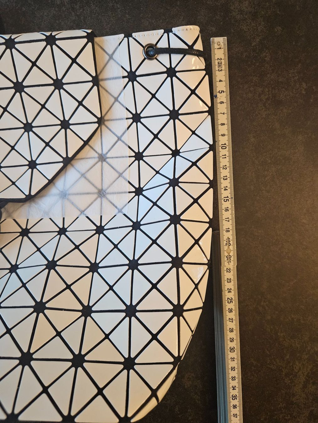 Rucksäcke: Geometrischer Rucksack - Weiss Schwarz - Blickfang – Neu und originalverpackt aus Basel von Anghkorwatt 6
