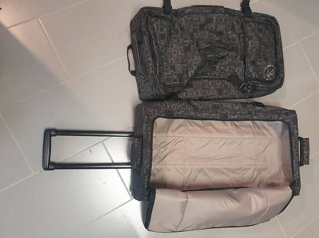 Valigie: Valise Dakine sur roulette – Usato da Eschert venduto da aiamone