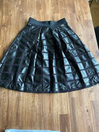 GUESS Rock schwarz Gr. S TOP!!!