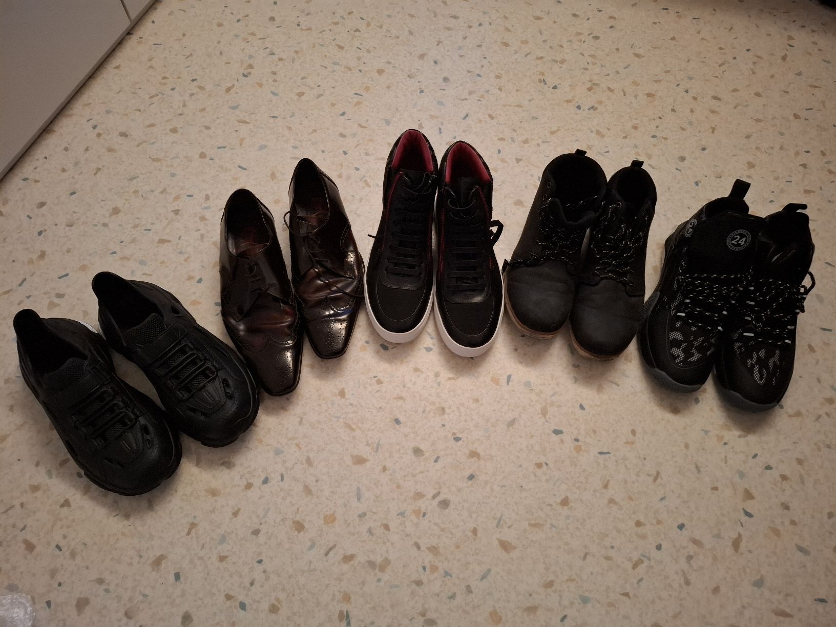 Scarpe da uomo: Schuhe Paket Herren Grösse 45 diverse Modelle  – Usato da Schaffhausen venduto da DPJ88