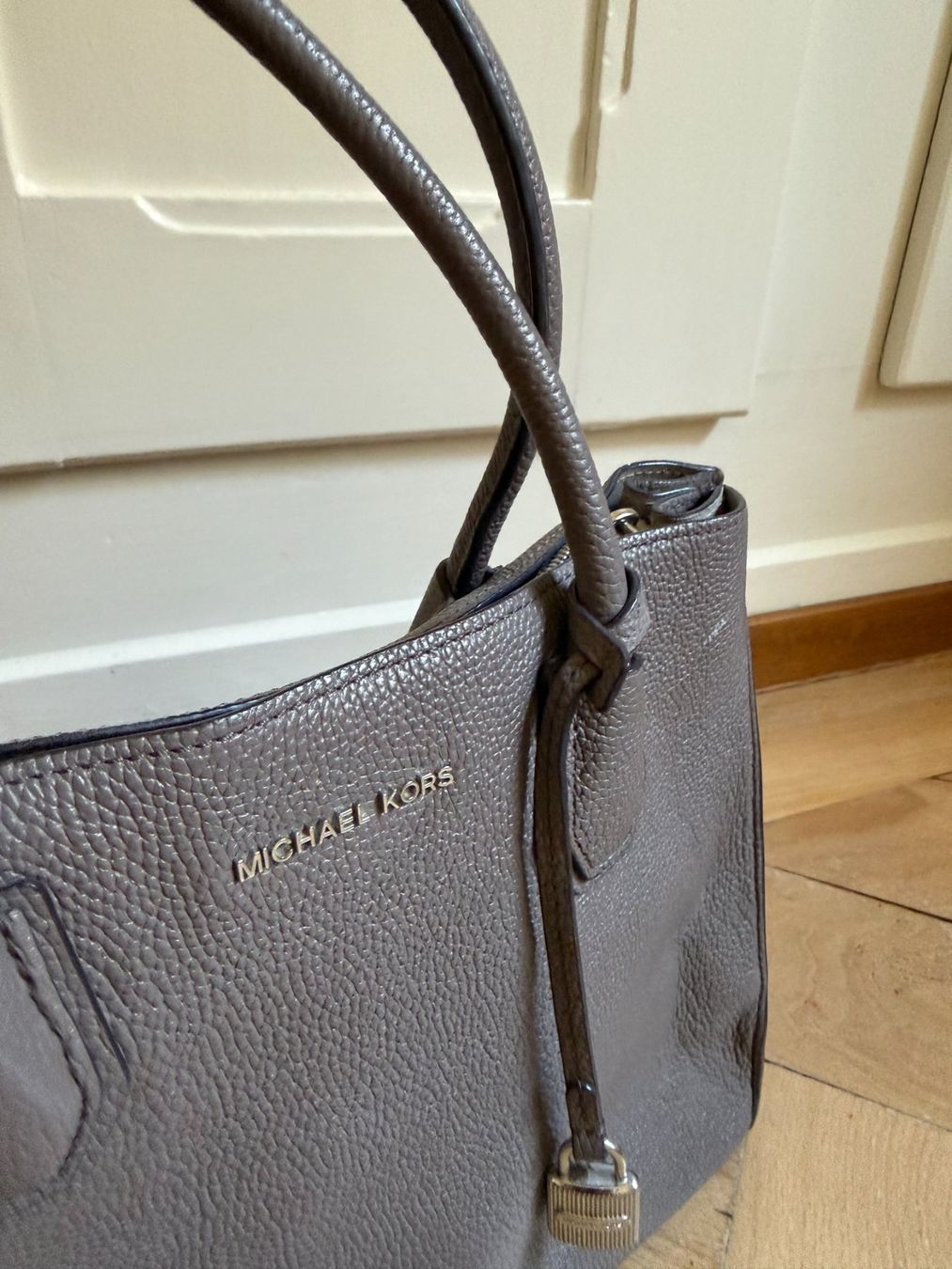 Michael Kors Borse da donna: MICHAEL KORS - Handtasche taupe – Usato da Zürich venduto da Diazaio 1