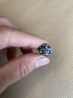 Charm en verre bleu et fleurs roses et vertes