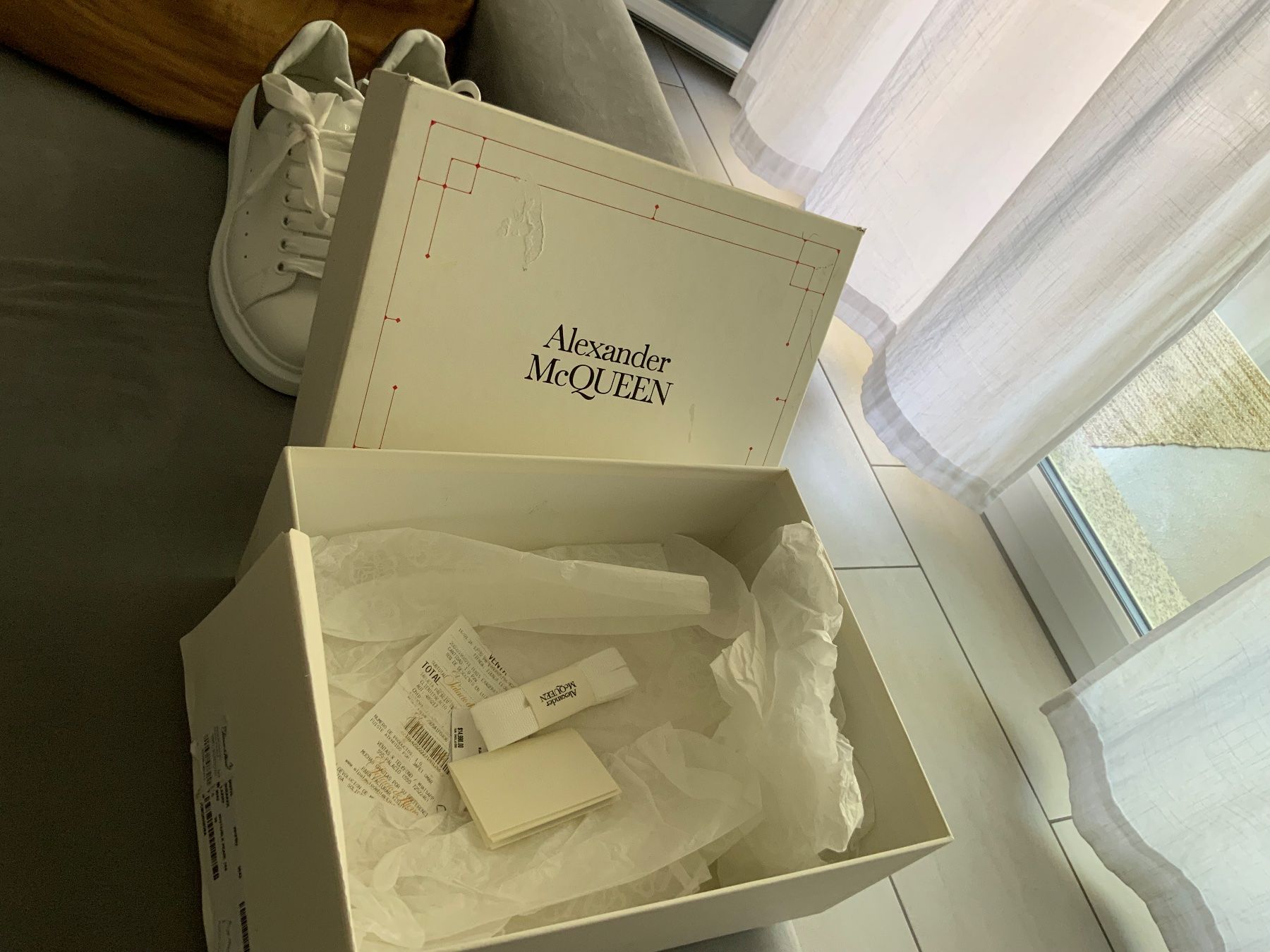 Alexander Mcqueen Scarpe da uomo: Neu Alexander McQueen Oversize Sneaker Weiss/Silber Metallic – Nuovo (secondo la descrizione) da Stetten AG venduto da Liz_2020 5