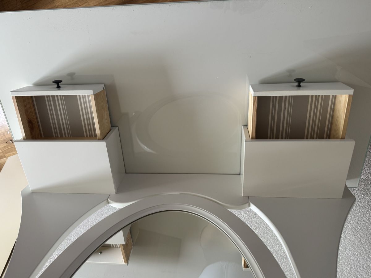 Ikea Tavoli da trucco: Schminktisch – Usato da Kloten venduto da and_9mqp 1