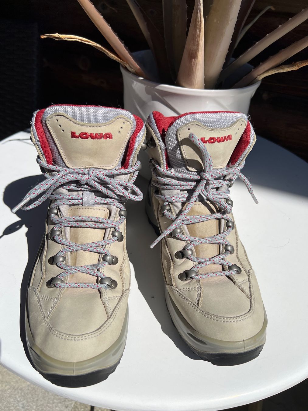Lowa Damenschuhe: Damen-Damen Lowa Wanderschuh – Gebraucht aus Mörel von Emozia 9