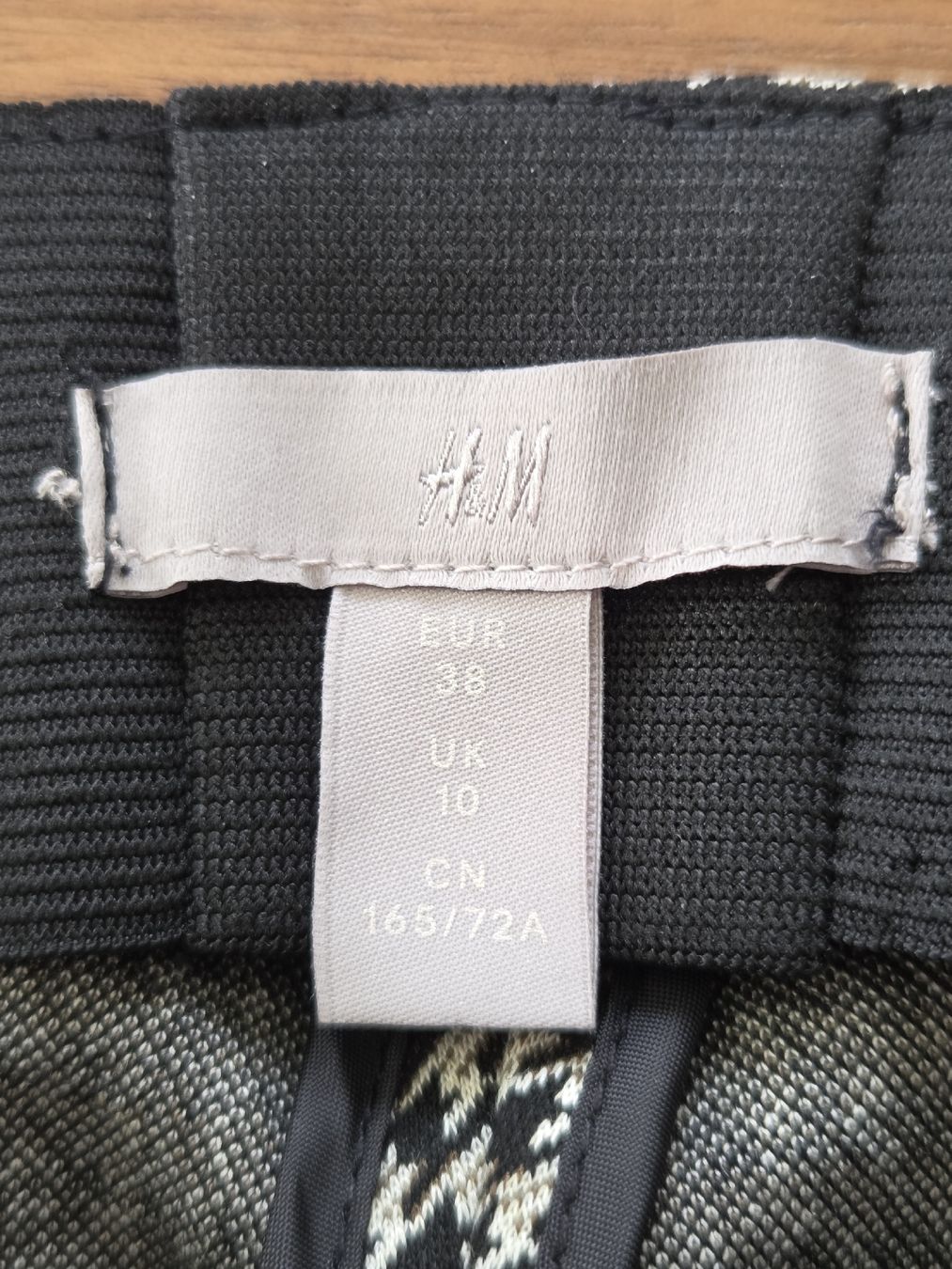 H&M Pantaloni: schöne Hose H& M – Nuovo (secondo la descrizione) da Wiesendangen venduto da Sinhuk 2