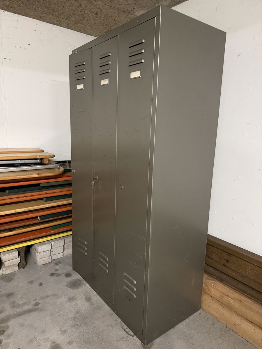 Guardaroba: Spindschrank Emag-Norm 3 Abteile – Usato da Lenzburg venduto da To 1